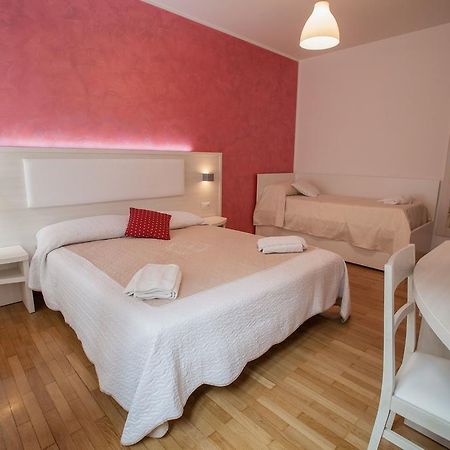 ローマ モメンティ ロマーニ ベッド&ブレックファースト Bed & Breakfast エクステリア 写真
