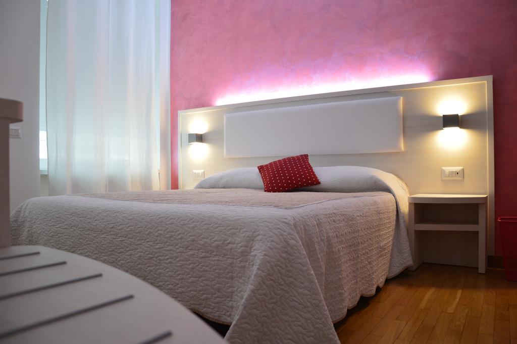 ローマ モメンティ ロマーニ ベッド&ブレックファースト Bed & Breakfast エクステリア 写真