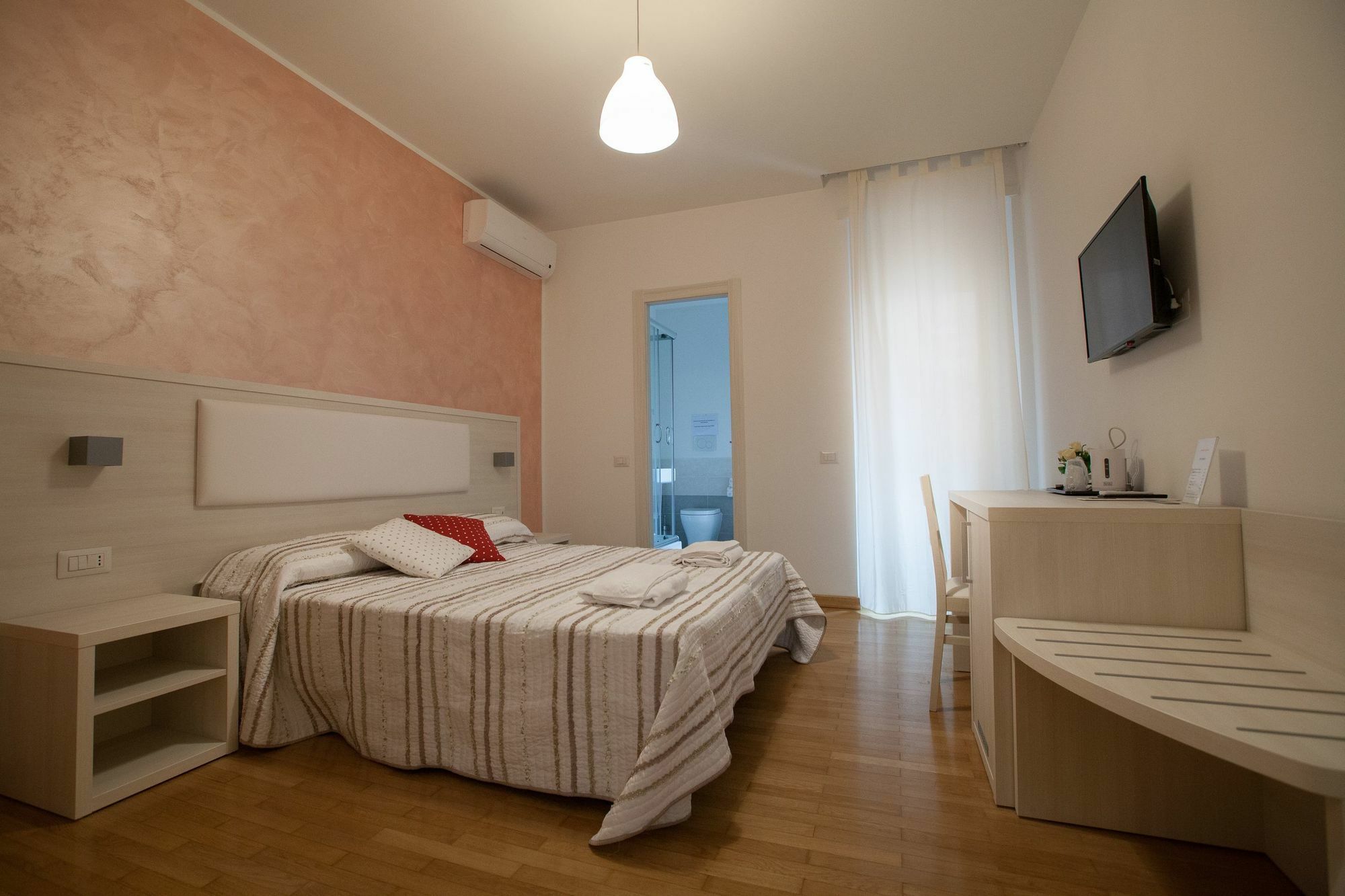 ローマ モメンティ ロマーニ ベッド&ブレックファースト Bed & Breakfast エクステリア 写真
